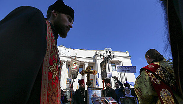 Счет Порошенко: как Киев борется с "москальской" церковью
