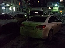 Автомобилист заблокировал скорую во дворе в Кемерове