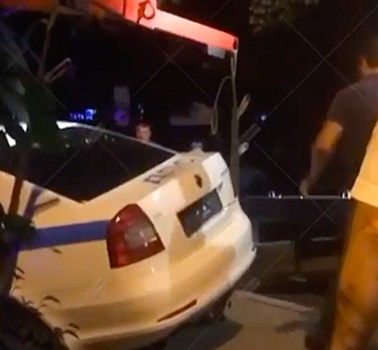 В Сочи полицейская машина улетела в кусты во время погони