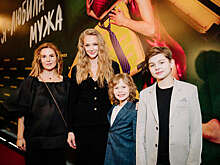 Ходченкова в платье с глубоким декольте пришла на кинопремьеру