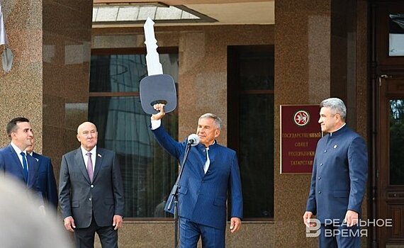 Главам районных управлений образования Татарстана вручили ключи от новых служебных автомобилей