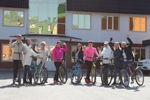 На работу на велосипедах приехали сотрудники Пенсионного Фонда в Ханты-Манс