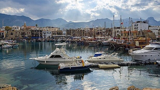 На Кипре открыли два КПП на дорогах между севером и югом острова