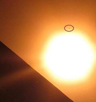 «Это была не МКС»: канадский фотограф уверен, что запечатлел на фото НЛО во время солнечного затмения