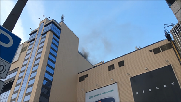 Прокуратура выясняет обстоятельства пожара в здании ТЦ в Воронеже