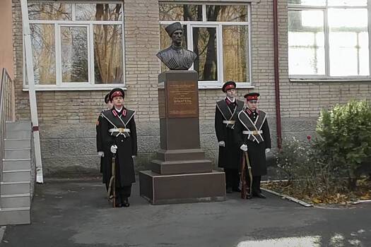 В России призывают сносить памятники врагам советской власти. Как в городах борются с монументами?
