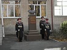В России призывают сносить памятники врагам советской власти. Как в городах борются с монументами?
