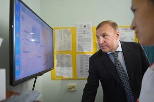 Мурат Кумпилов проинспектировал ход ремонта Шовгеновской районной больницы