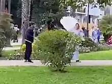 Двое в костюмах ангелов избили прохожего в Сочи