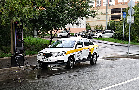 Собянин: большинство машин в Москве должны стать электрическими