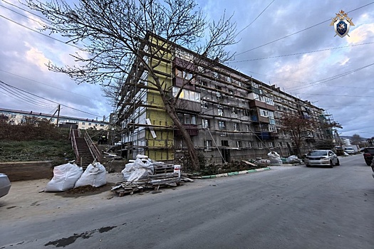На Сахалине рабочий погиб, сорвавшись со строительных лесов
