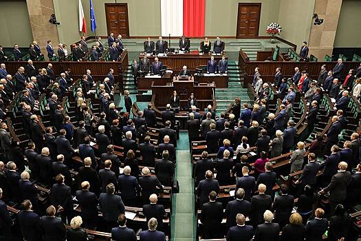 Парламент Польши заподозрил бывшие власти в слежке за оппозицией