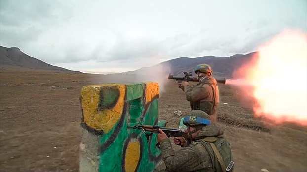 Миротворцы РФ в Нагорном Карабахе провели занятия по огневой подготовке
