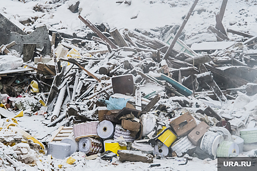 В Копейске сломанные бараки не довезли до свалки