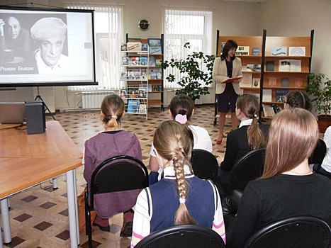 Городская библиотека семейного чтения имени Н.Ф. Дмитриева: кинолекторий «Жизнь, большая как день»