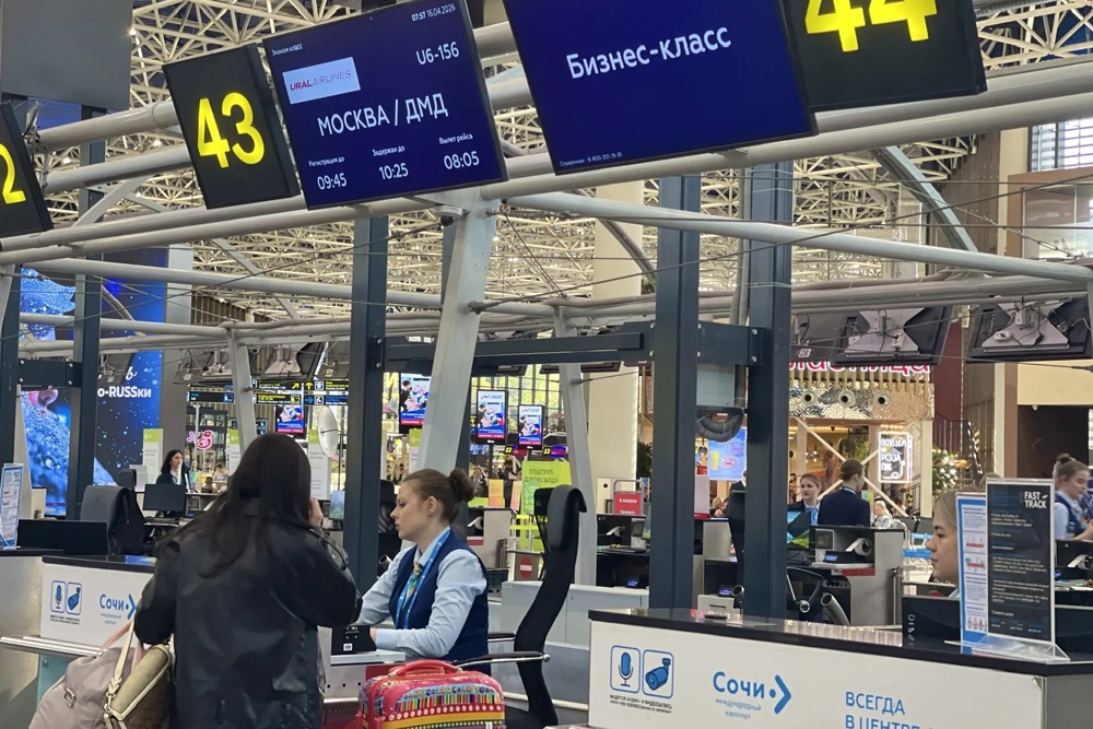 В аэропорту Сочи задержаны 22 рейса из-за ночной атаки БПЛА