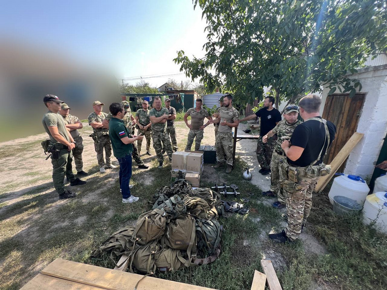 Губернатор ЯНАО Артюхов лично передал технику бойцам, воюющим в Запорожье