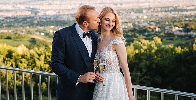 «Рай и в шалаше»: экономные влюбленные умудрились потратить на свадебное торжество лишь 420 фунтов