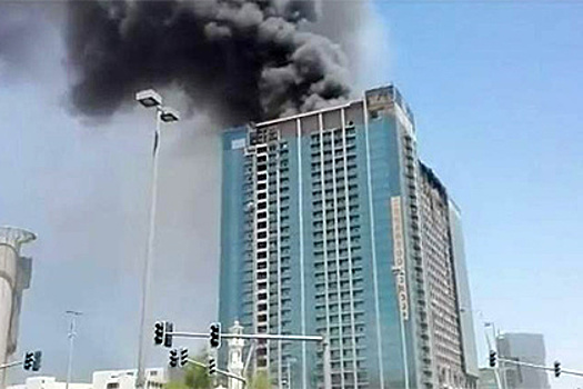 В Абу-Даби загорелся строящийся дом