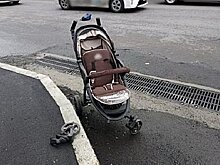 Автомобиль врезался в детскую коляску на пешеходном переходе во Владивостоке