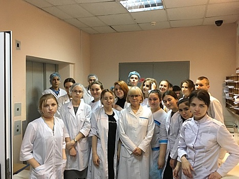 На экскурсии в лаборатории больницы № 52 побывали студенты Медицинского колледжа № 1