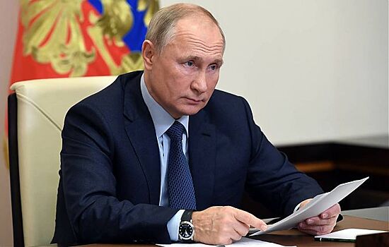 Путин отказался прививаться от COVID-19 на камеру