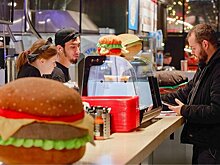 В рамках проекта "Сделано в Москве" на Болотной площади появился фудкорт