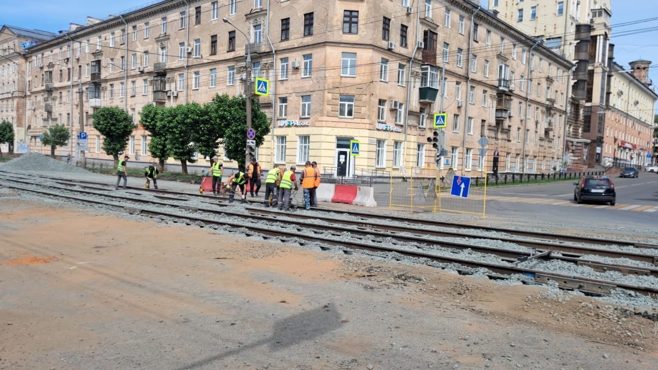 На улице Ленина в Ижевске за выходные заменили 320 метров рельсов