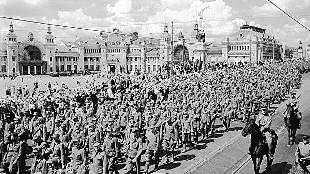 "Вальс побежденных": как 75 лет назад пленных немцев провели по Москве