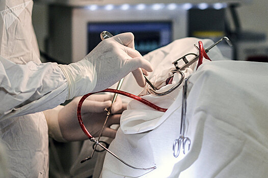 Китайский хирург впервые провел операцию на мозге по интернету