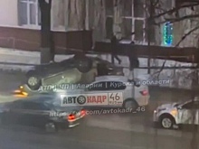 В центре Курска на улице Ленина перевернулась машина