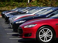 Автопилот Tesla спутал Луну со светофором