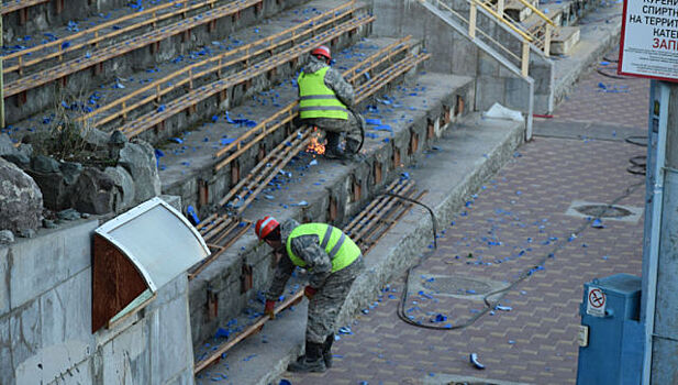 "Намаялись уже": стадион в Ялте не успевают реконструировать в срок