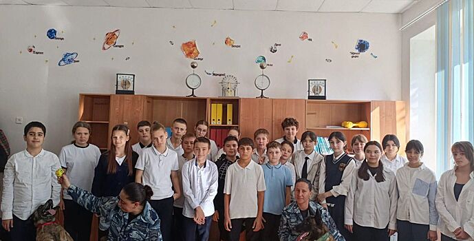 Школьники Ростова пообщались с сотрудниками Центра кинологической службы