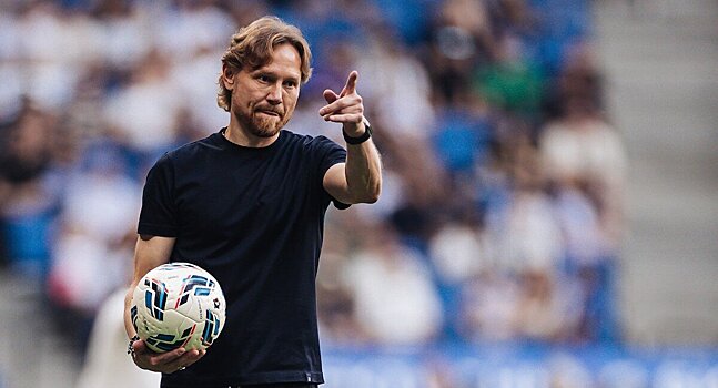 Мать Карпина о школе: «Две девчонки подрались из-за него, потаскали друг друга за волосы. Я у классной руководительницы спрашиваю: «А меня почему вызвали? Валерка-то мой не участвовал»