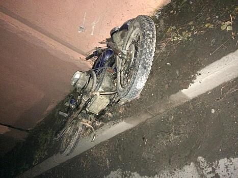 Налетел на бордюр: в Башкирии разбился мотоциклист