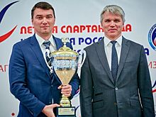 Глава Минспорта РФ наградил Приморье кубком