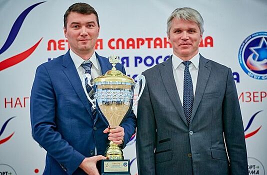 Глава Минспорта РФ наградил Приморье кубком