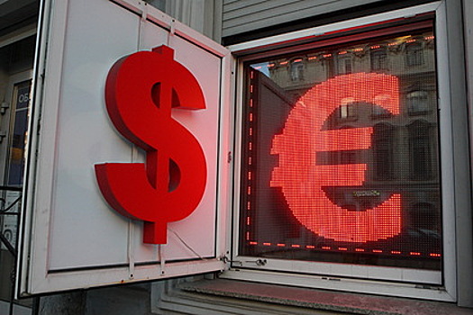 Банки возобновят продажу наличной валюты россиянам