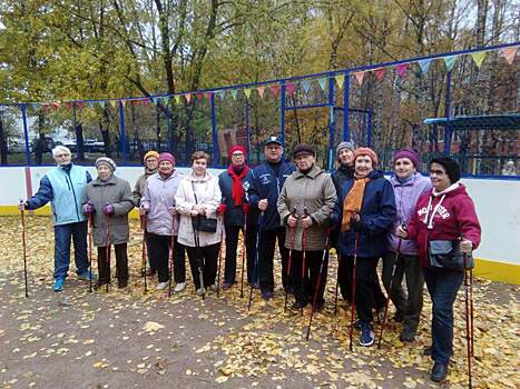 В ЦСО «Коньково» работает группа по скандинавской ходьбе