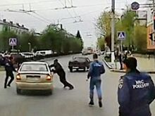 По центру Кирова проехала машина без водителя
