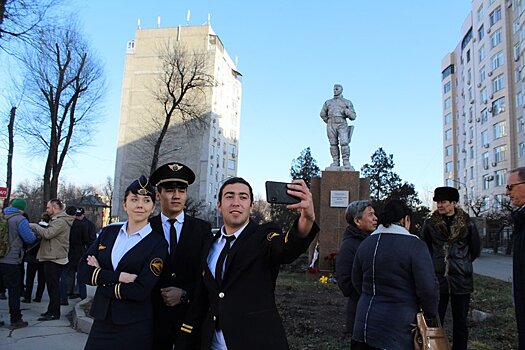 В Киргизии почтили память Валерия Чкалова