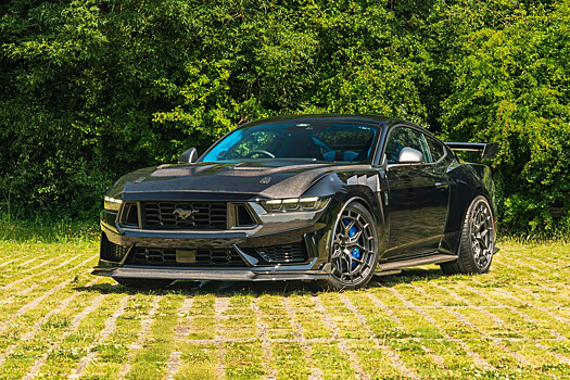 Clive Sutton представила Ford Mustang Dark Horse