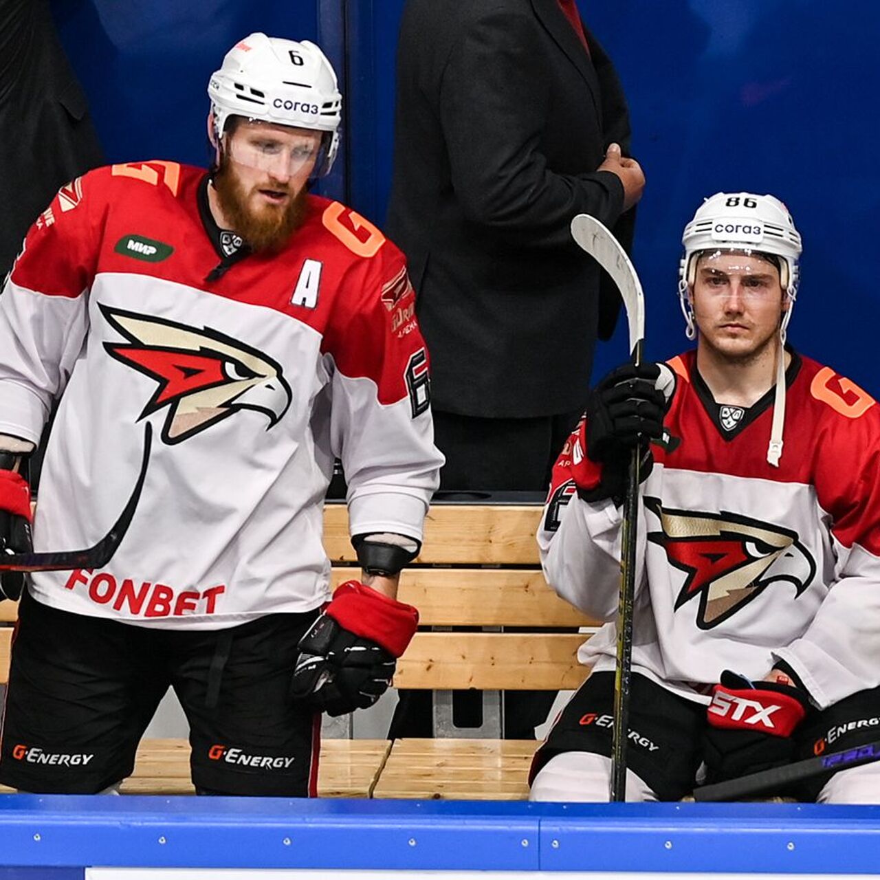 Хоккей авангард. Буше хоккеист авангард. Авангард металлург счет матча. Мальчик хоккеист. Хоккей авангард сегодня счет.