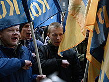 Радикалы пикетируют отделение российского VS Bank во Львове