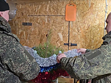Военнослужащие гвардейской танковой армии группировки войск «Запад» готовятся встретить Новый год на передовой