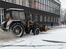 Коммунальщики Вологды борются с последствиями снегопада
