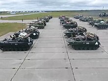 На учениях "Центр-2019" при десантировании разбились два БМД