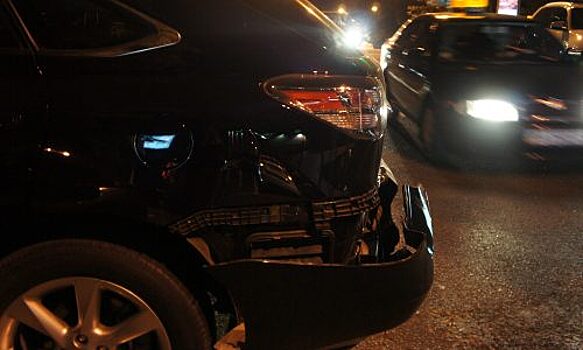 В Казани водитель протаранил припаркованные авто