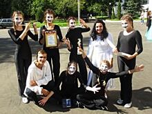 «Боятся собственного голоса». Как театр помогает глухим влиться в социум